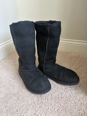 Ugg Australia Classic Tall Shearling Boots in Black Size 8